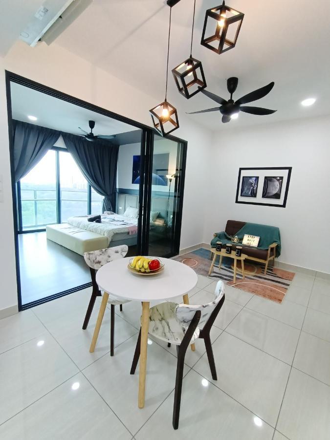 C1113 Almas Suites Galaxy Space Netflix By Stay Nusajaya  Buitenkant foto