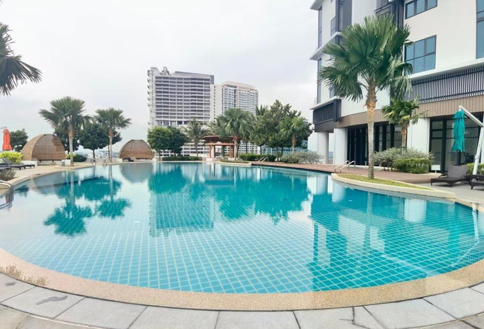 C1113 Almas Suites Galaxy Space Netflix By Stay Nusajaya  Buitenkant foto